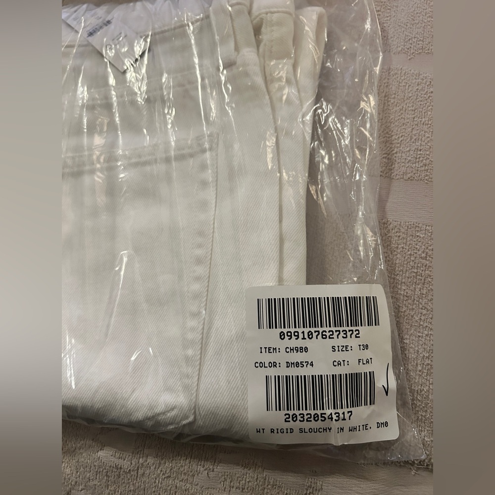 J.Crew 1984 Rigid Tall Slouchy Jeans
WMNS 30T White Denim High Rise
Button Fly - Picture 12 of 13